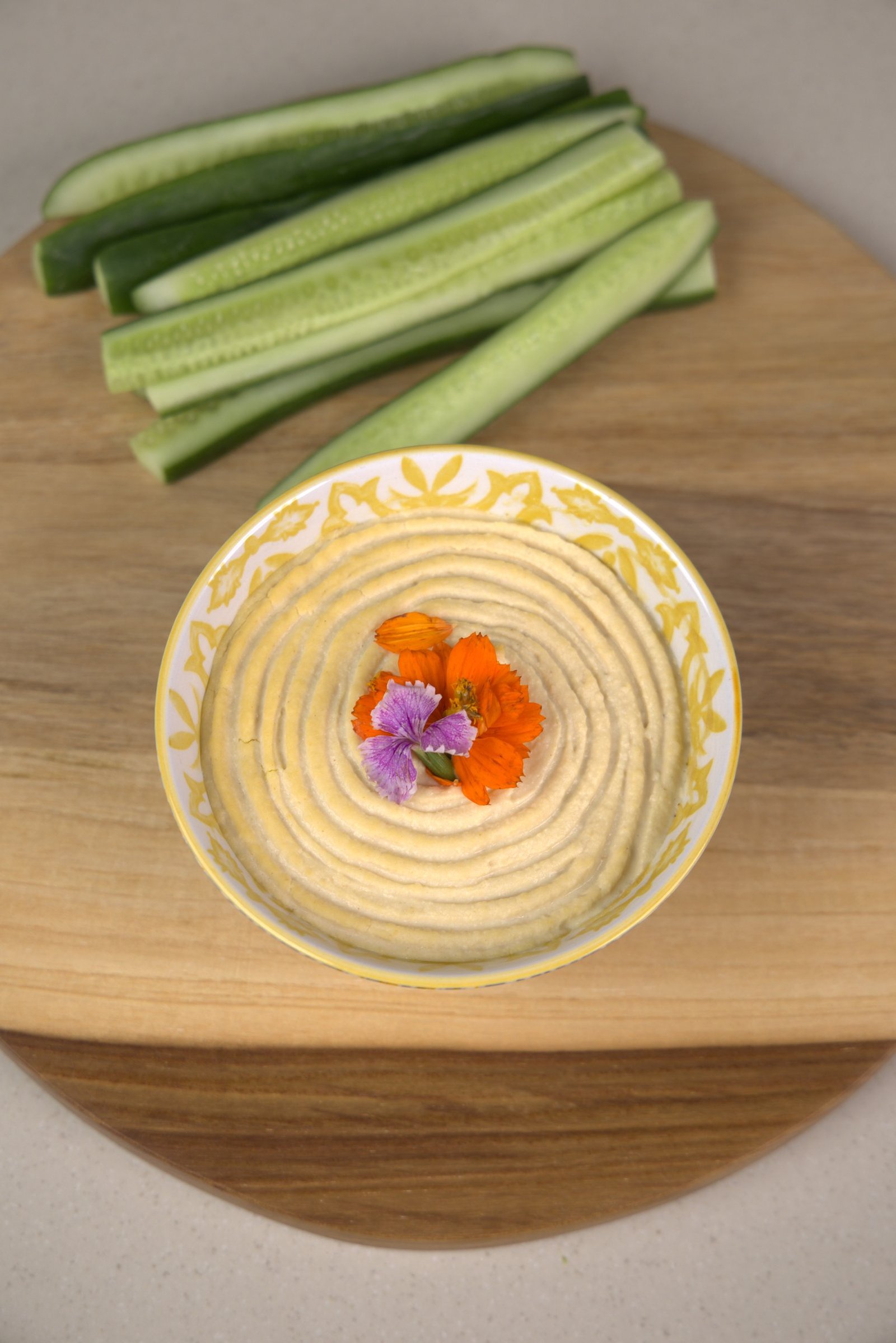 Classic hummus finished with olive oil and fresh crudités